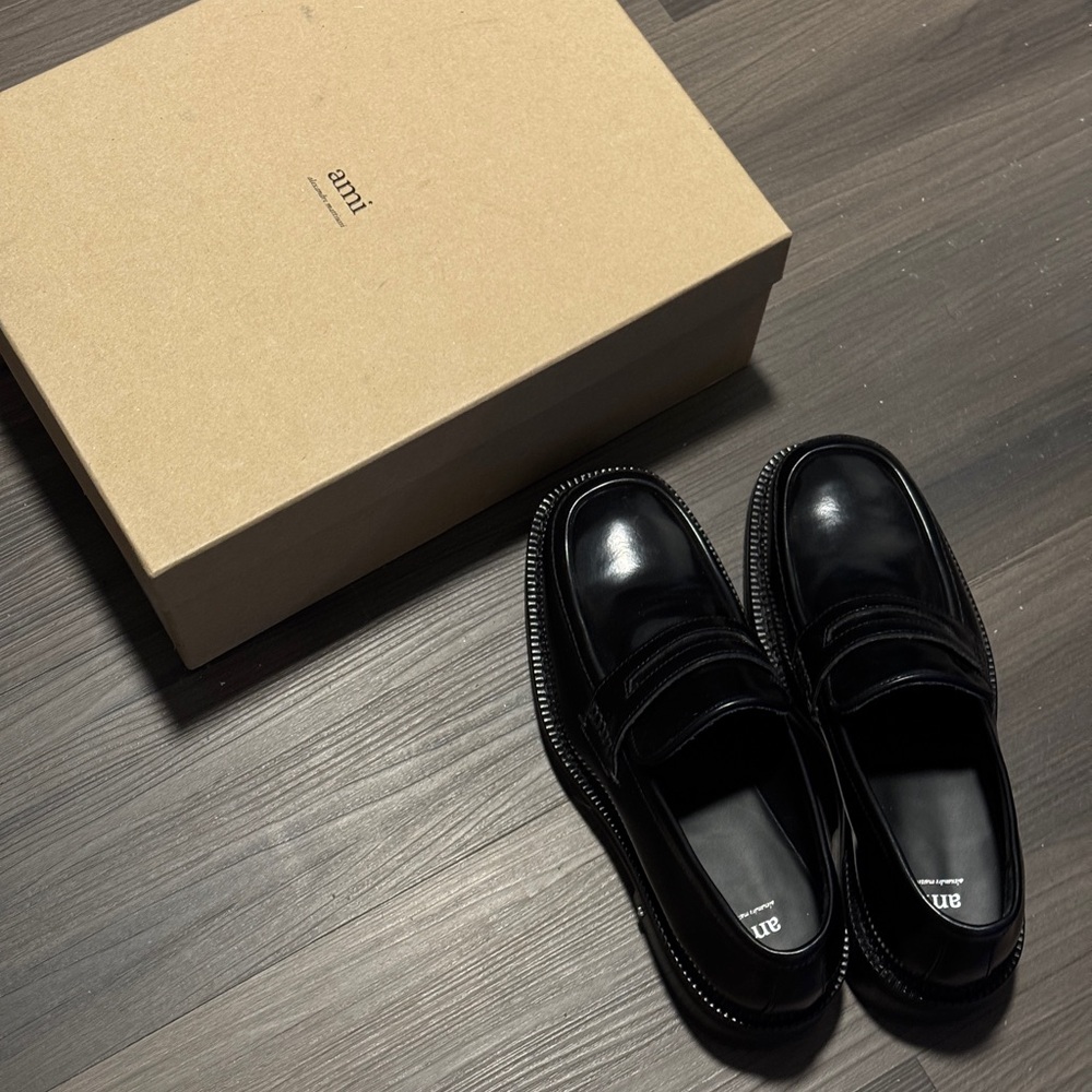 Ami Men's Black Square Toe Loafers